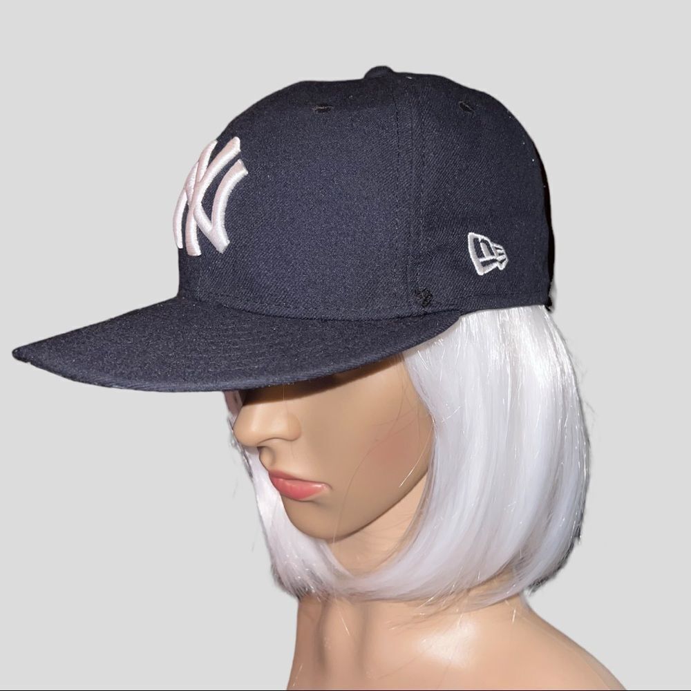New era black Yankees cap with white logo Nwot - Picture 2 of 7